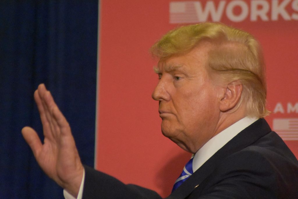 Trump, dat în judecată pentru defăimare de o jurnalistă care îl acuză de viol, depune mărturie în instanță