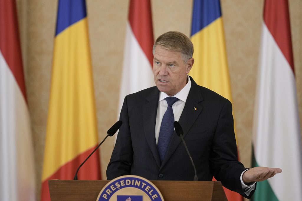 Klaus Iohannis atacă la CCR legea privind administrarea porturilor pe motiv de terminologie neclară