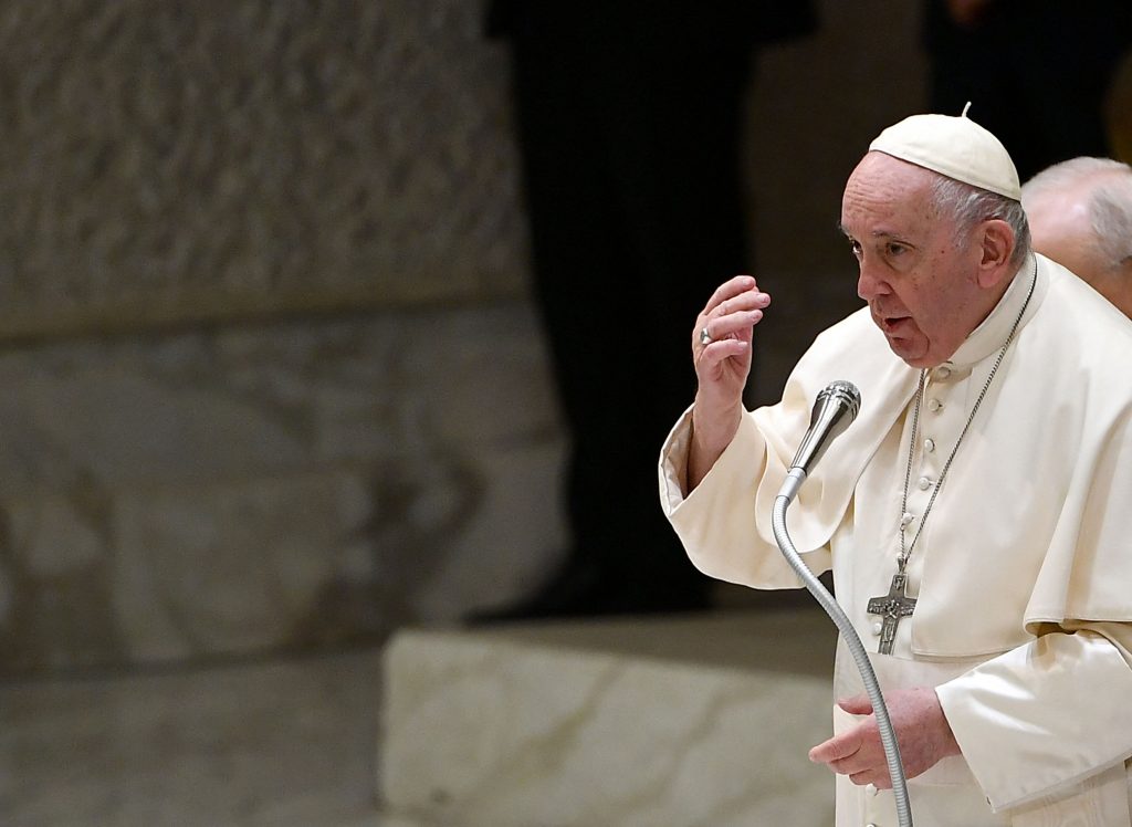 VIDEO. Amintiți-vă de cei obosiți de război și de cei săraci, îndeamnă Papa în ajunul Crăciunului