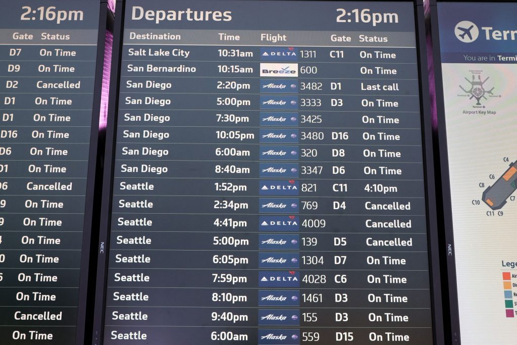 2.000 de zboruri au fost anulate în pragul Crăciunului, din cauza vremii din SUA