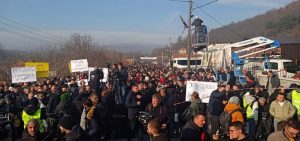 Tensiuni în Kosovo: SUA şi UE îndeamnă la o detensionare fără condiţii