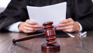 Un tânăr a dat în judecată Facebook, acuzând platforma că a contribuit la moartea tatălui său