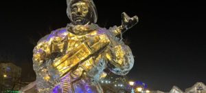 Foc și gheață: Siberienii se gândesc la mesajul din spatele decorațiunilor militarizate de Anul Nou din Chita