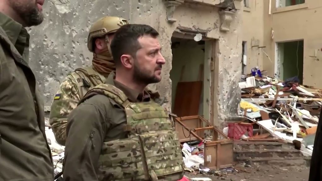 VIDEO. Zelenski vizitează orașul Bahmut, aflat pe linia frontului