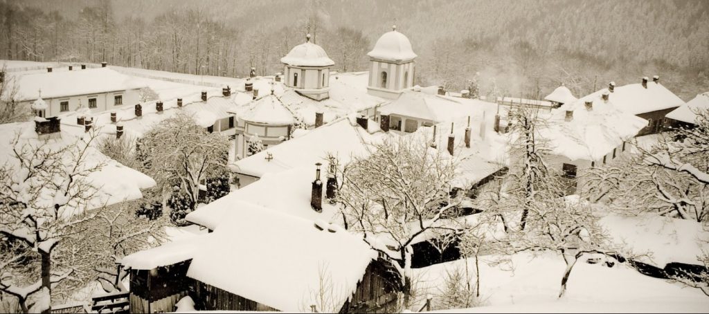 Am trăit s-o vedem și pe asta. „Legământ cu Blestem”, semnat de Mitropolitul Olteniei