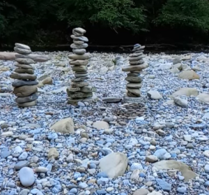 A dărâma sau a nu dărâma… Ce faci atunci când întâlnești în natură turnuri de piatră?