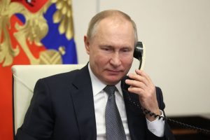Vladimir Putin are de dat un telefon important. Ultimul ordin semnat de preşedintele Rusiei