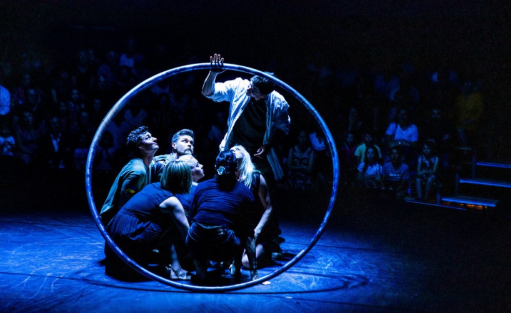 Pentru artiștii de circ ucraineni, viitorul este în aer