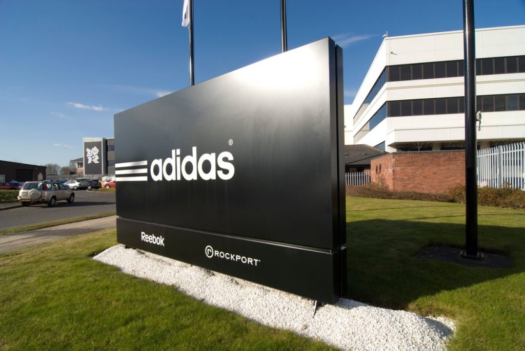 Adidas va crește numărul angajaților de culoare în America de Nord și va dona pentru comunitățile de culoare