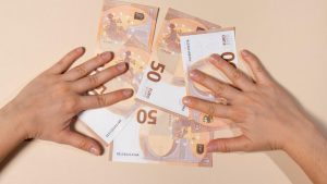 Fiecare familie din România este datoare cu 24.000 de euro. Cum arată datoria publică explicată pe înțelesul tuturor