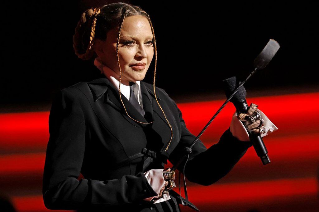 Madonna este în discuții pentru a semna un contract profitabil cu gigantul de modă PrettyLittleThing