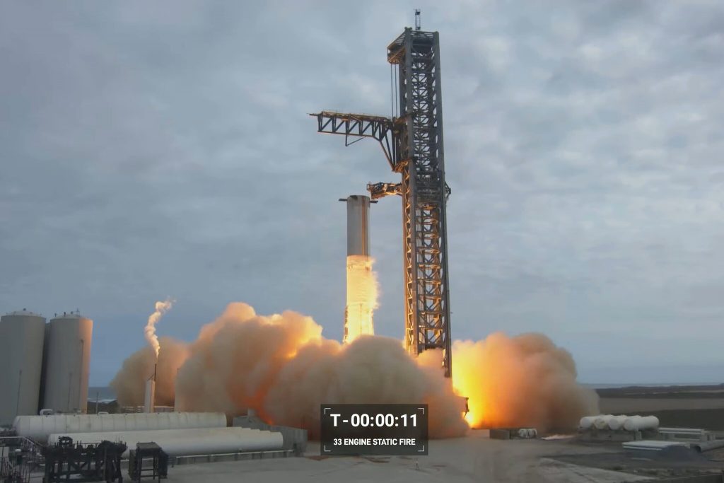 SpaceX testează cel mai puternic sistem de rachete din toate timpurile