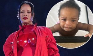 Rihanna împărtășește o fotografie cu băiețelul ei și glumește că acesta este supărat că își duce fratele care urmează să se nască la Oscaruri
