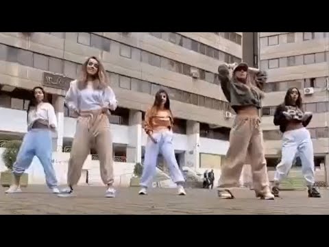 Mai multe adolescente iraniene sunt căutate de poliție după ce au postat un videoclip TiKTok în care dansează pe o melodie a Selenei Gomez