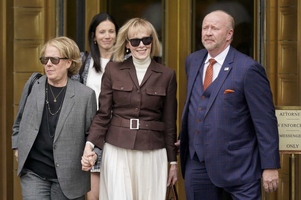 Mărturia lui E. Jean Carroll împotriva lui Donald Trump ar ajuta la explicarea verdictului din Manhattan. Ce a declarat scriitoarea