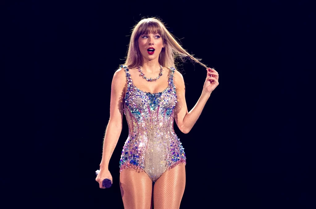 Taylor Swift lansează un remix al piesei „Karma” cu Ice Spice, o nouă versiune pentru „Snow on the Beach”