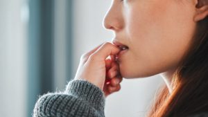 Obiceiuri care îți pot distruge dantura. Specialiștii spun că o igienă orală necorespunzătoare crește riscul de boli cardiace