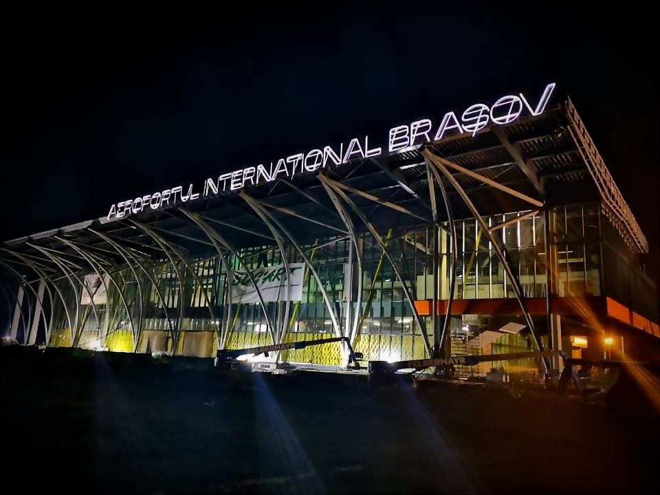 Aeroportul Brașov-Ghimbav a fost inaugurat. Cum arată primul aeroport deschis în România în ultimii 50 de ani și spre ce orașe poți zbura