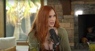 Amouranth face pâna la 15.000 de dolari pe zi din streaming-ul în care doarme. Cât câștigă pe OnlyFans