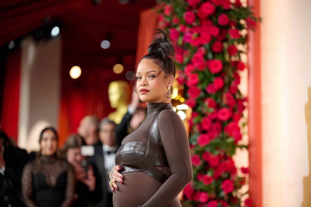FOTO. Rihanna postează pe Instagram o imagine adorabilă cu familia sa. Cum au fost surprinși A$AP Rocky și copilul lor, Rza