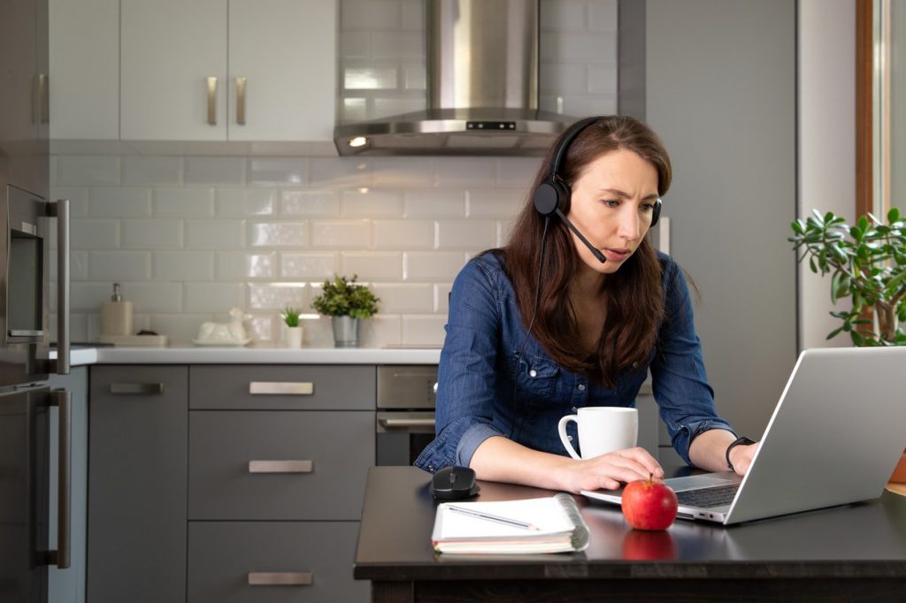 Înghețarea joburilor la stat ajută mediul privat.  Ștefan Morcov: Nu cred ca vor exista momente în care oamenii să nu muncească