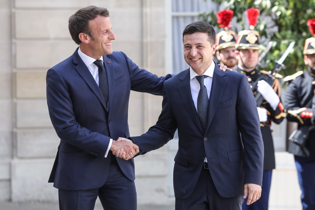 Emmanuel Macron îl susține pe Volodimir  Zelenski înainte de summitul NATO