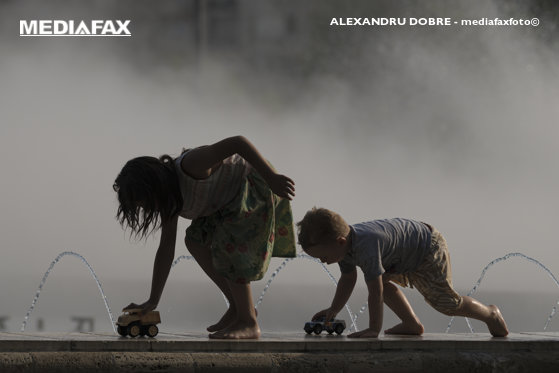 Vreme la extreme: Caniculă în București, cod galben de ploi în 11 județe