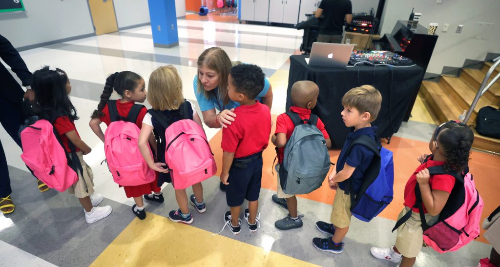 UNESCO a publicat primul ghid privind utilizarea AI generativă (GenAI) pentru educație