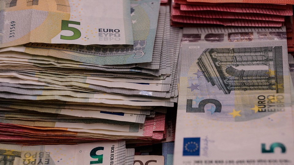 Franța propune un impozit global pe averea bogaților. Acesta ar aduce Europei 40 de miliarde de euro, arată un studiu