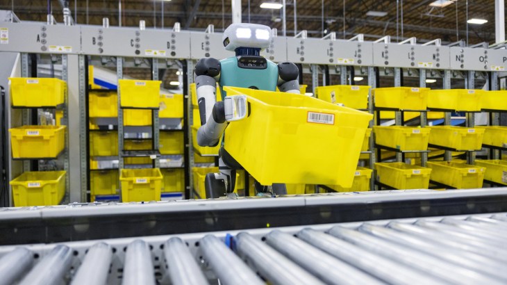 Peste 750.000 de roboți lucrează în depozitele Amazon. Ce activități pot desfășura