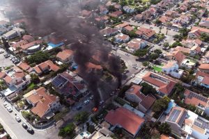 Hamas a lansat un atac major cu 100 de rachete asupra orașului Ashkelon din Israel. Poliția a precizat că a fost lovită o clădire de apartamente