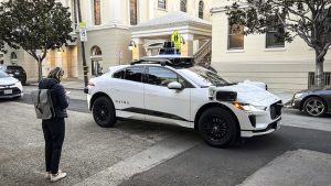 Google a lansat taxiul Waymo, care funcționează fără șofer. Cum decurge o astfel de cursă