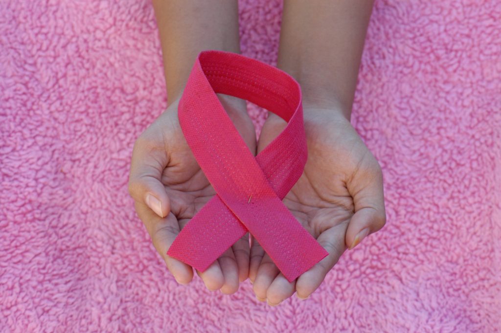 Trăiești într-o lume a curajului. „Feminitatea după cancer” este primul program din România dedicat femeilor care vor să-și transforme lupta într-o victorie