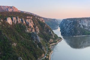 Mai mult plastic decât pește în ape, până în 2050. Dunărea transportă anual peste 48 tone de microplastic