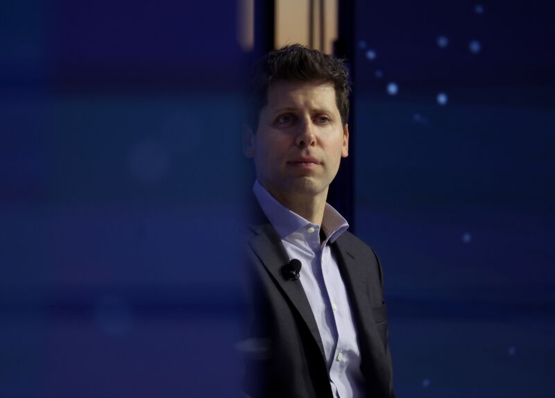 OpenAI îl readuce pe Sam Altman în funcția de CEO, după ce a fost concediat de consiliul de administrație