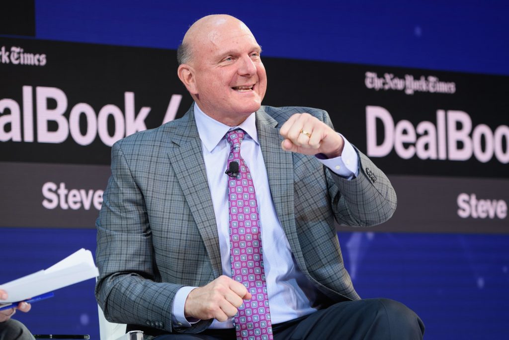 Fostul asistent al lui Bill Gates ar putea deveni mai bogat decât fostul CEO Microsoft. Ce avere are Steve Ballmer