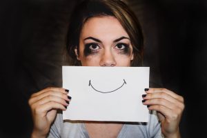 Inteligența artificială devine coșmarul adolescentelor. Tot mai multe poze nud false apar pe internet