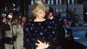 FOTO. O rochie purtată de prințesa Diana a fost vândută la licitație cu suma record de 1,148 milioane de dolari