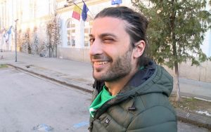 Graffitiuri masonice în capitală. Un bărbat a vandalizat monumente istorice și  a mâzgălit cu grafitti zidurile a două biserici