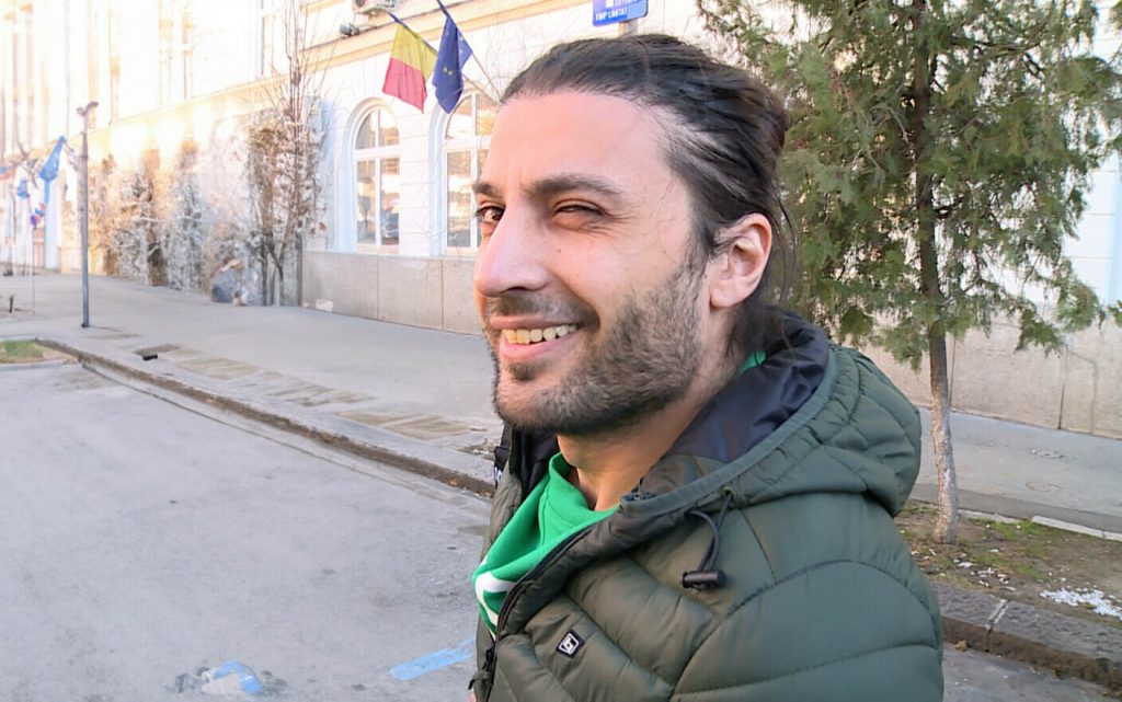 Graffitiuri masonice în capitală. Un bărbat a vandalizat monumente istorice și  a mâzgălit cu grafitti zidurile a două biserici