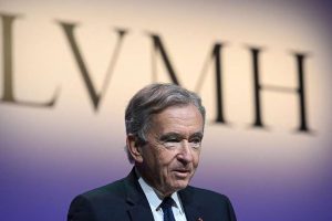 Bernard Arnault îl detronează pe Musk în topul miliardarilor lumii. Averea fondatorului LVMH a crescut la 207,8 miliarde de dolari