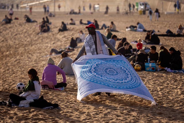 La plajă în ianuarie? Valul de căldură din Spania a adus temperaturi de vară în multe zone de coastă