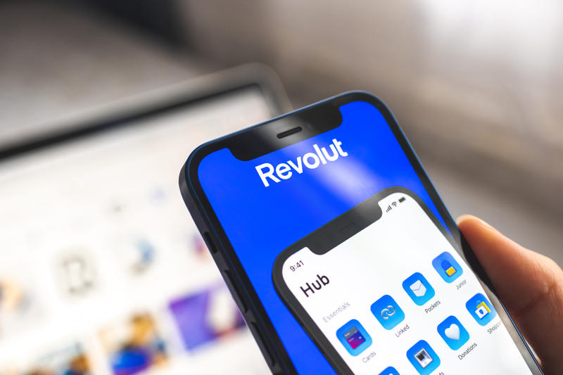 În ce investesc românii? Acţiunile Tesla şi Nordea Bank Abp sunt printre favorite, arată un studiu Revolut
