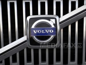 Volvo şi Tesla opresc producţia la fabrici din Europa din cauza atacurilor Houthi din Marea Roşie