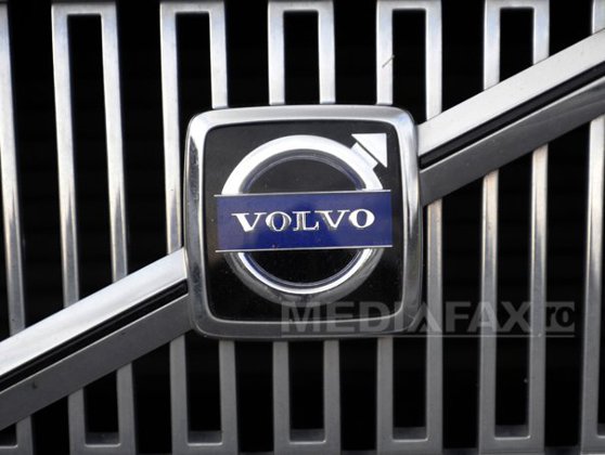 Volvo şi Tesla opresc producţia la fabrici din Europa din cauza atacurilor Houthi din Marea Roşie