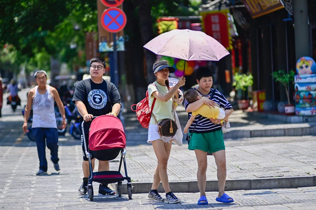 China este unul dintre cele mai scumpe locuri din lume pentru creșterea copiilor, potrivit unui raport