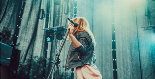 50% dintre femeile din Marea Britanie care fac parte din industria muzicală sunt discriminate, arată un raport