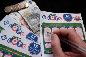 Cum a ajuns norocul să schimbe viețile oamenilor?