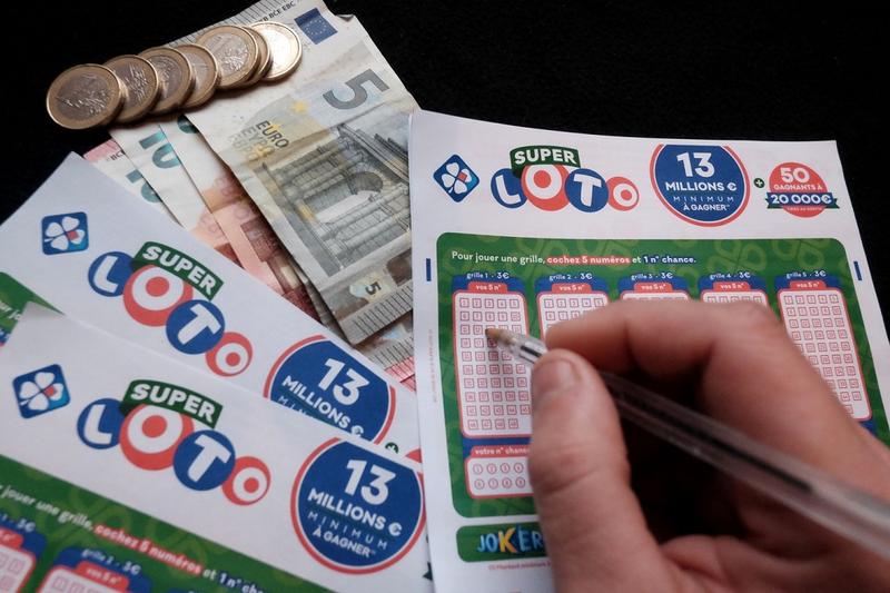 Cum a ajuns norocul să schimbe viețile oamenilor?