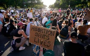 O femeie din Texas acuzată de crimă în cazul avortului din 2022 i-a dat în judecată pe procurori pentru un milion de dolari